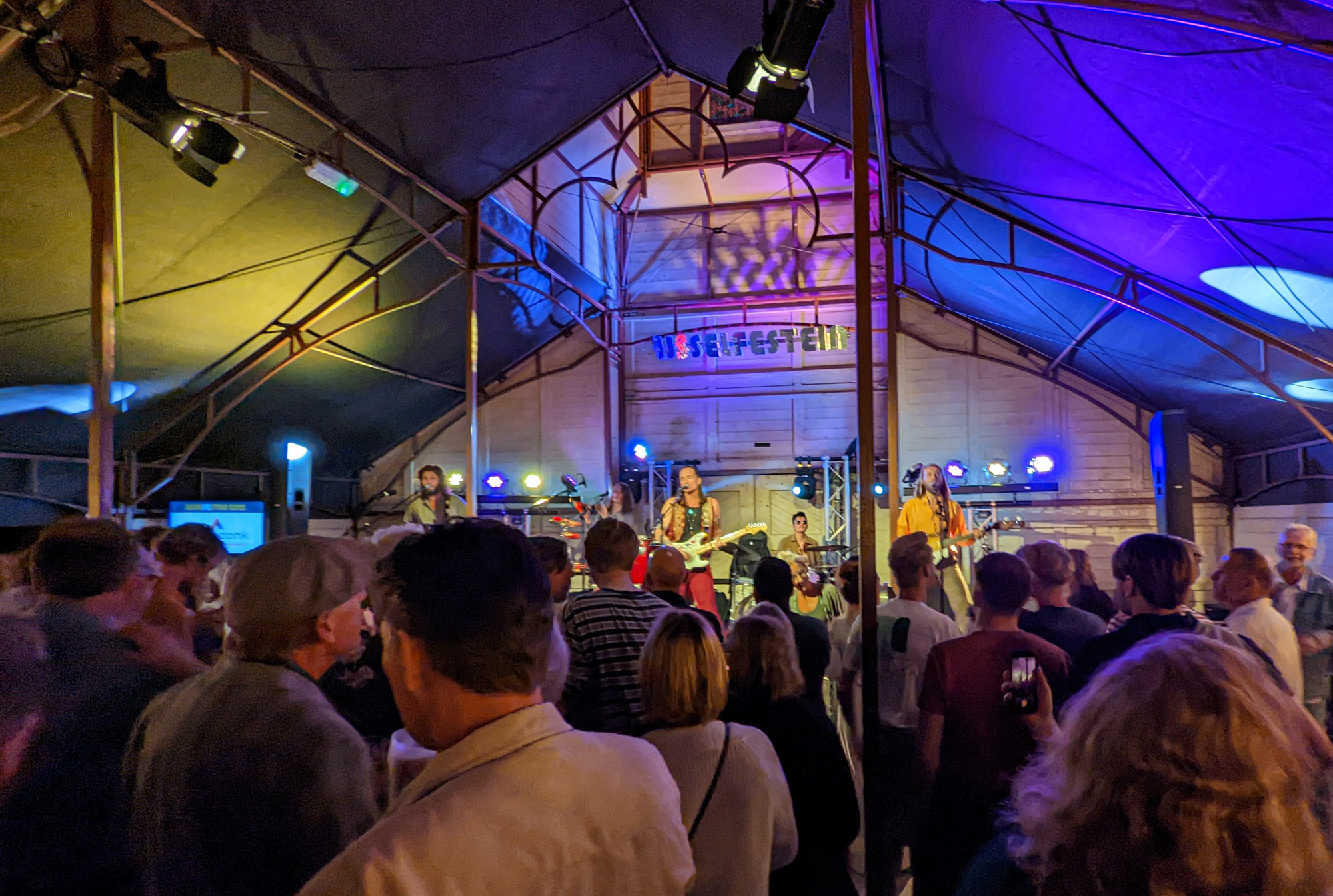 PXL 20220910 212743965